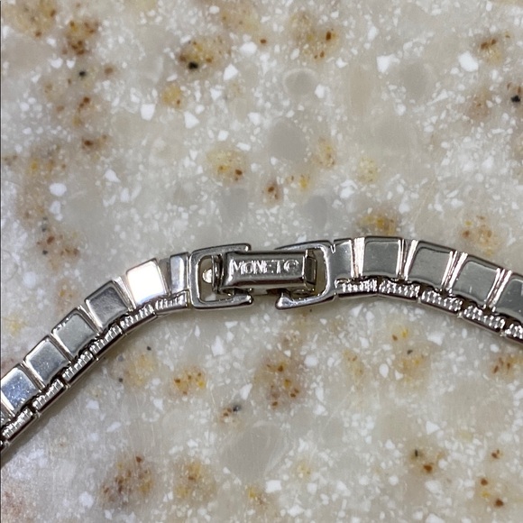 Monet Silver Tone Necklace Elegant Timeless Design - Picture 3 of 5